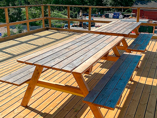 GENSÆT lavet af midlertidigt byggepladstræ indsamlet gennem genbrugsprojektet GENTRÆ. 